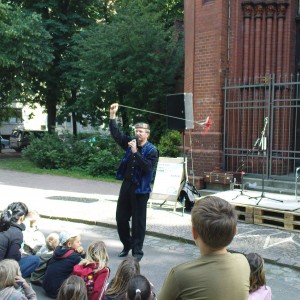 Wilfried Reach bei der Arbeit. Hier zum Wahlkampffest 2009 des NEUEN FORUM vor der Lukaskirche.